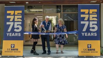 Center for Advanced Surgery - Dean Stetter cuts the ribbon!