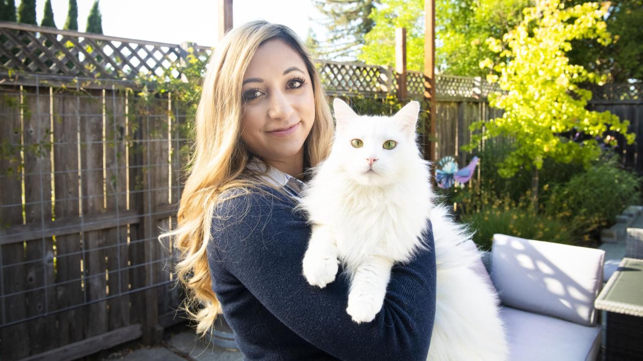 Natalia Caceres with her cat Kevin