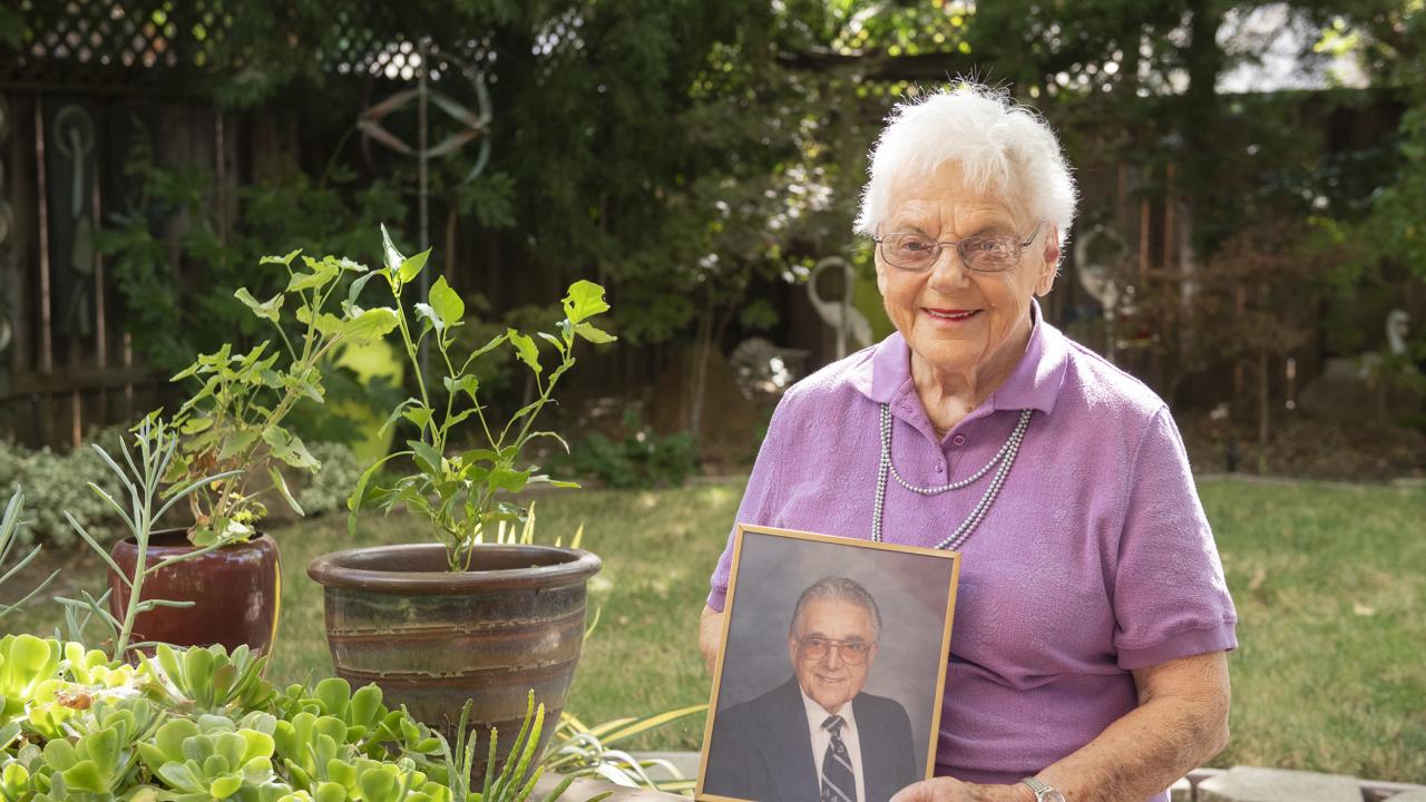 Annette Parker holds a photo of her late husband, Dr. Harold Parker '52.