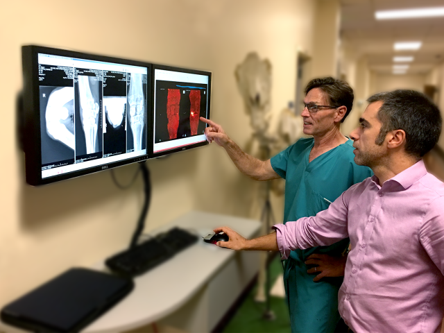 Drs Spriet and Galuppo examine xrays
