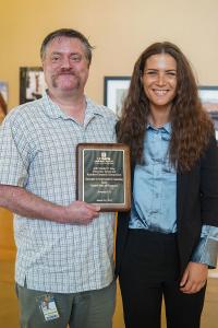 Dr. Camilla Quattrini (right) accepts the Chris Smith Award for Outstanding Equine Research Study and Presentation at the 2023 Veterinary Intern and Resident Research Day. •