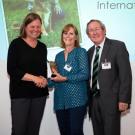 Dr. Bannasch (left) receives the International Canine Health Award.