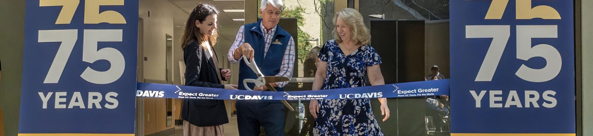 Center for Advanced Surgery - Dean Stetter cuts the ribbon!